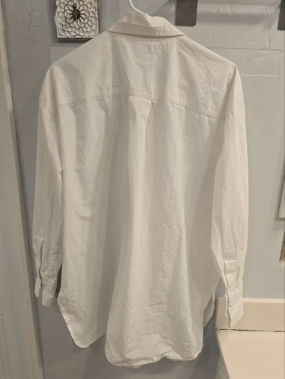 Banana Republic Men's White Long-Sleeve Poplin Dress Shirt. 100% Cotton